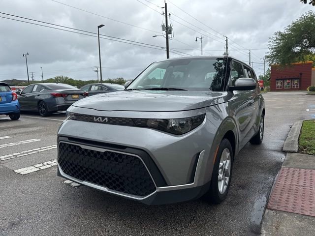 Used 2025 Kia Soul LX w/ LX Technology Package image 4