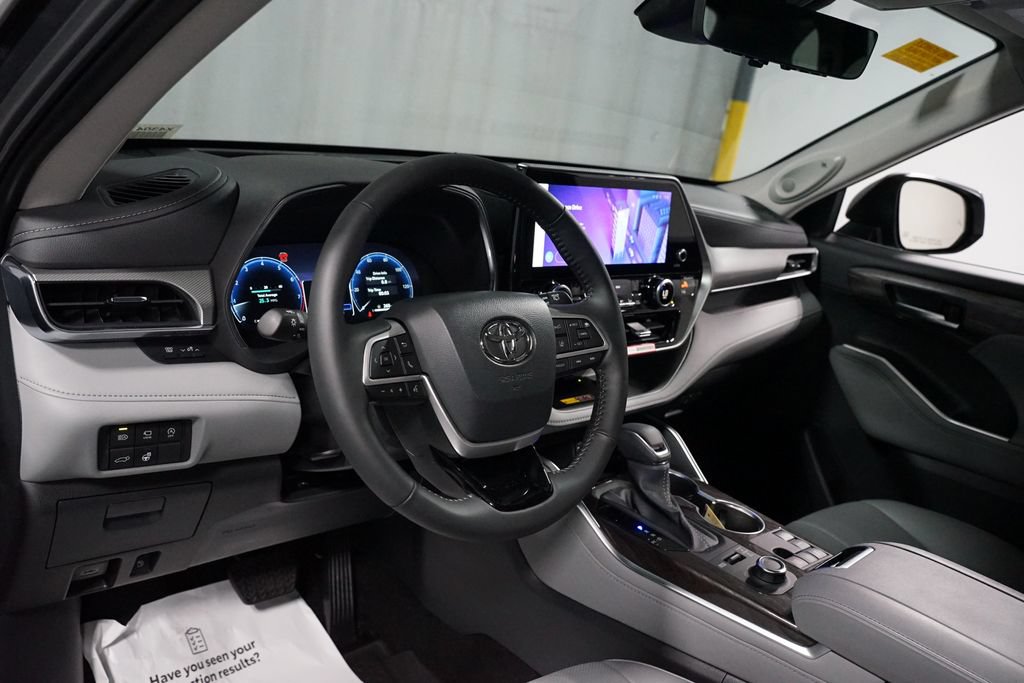 Certified 2026 Toyota Highlander Platinum AWD/4WD image 11