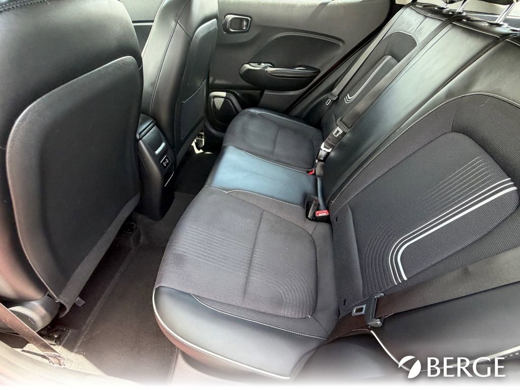 Used 2024 Hyundai Venue Limited image 15