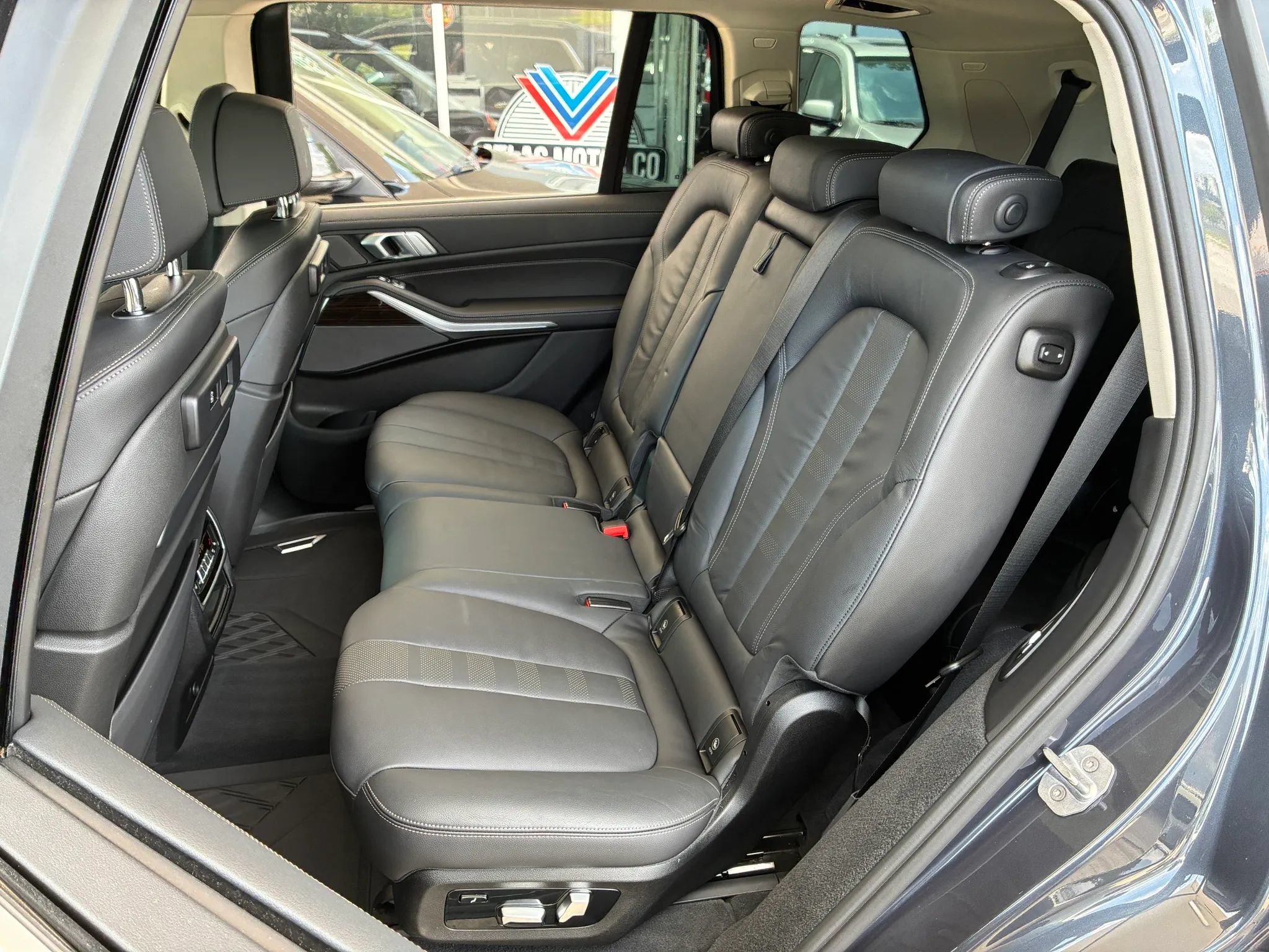 Used 2020 BMW X7 xDrive40i w/ Premium Package AWD/4WD image 18