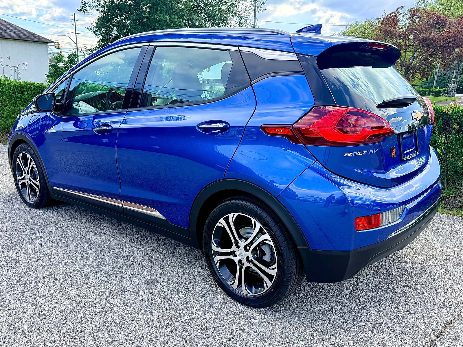 Used 2017 Chevrolet Bolt Premier w/ Driver Confidence II Package FWD image 8