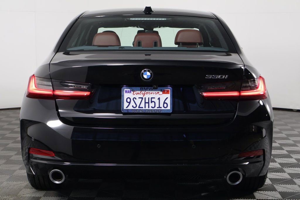 Used 2025 BMW 330i Sedan w/ Premium Package image 5