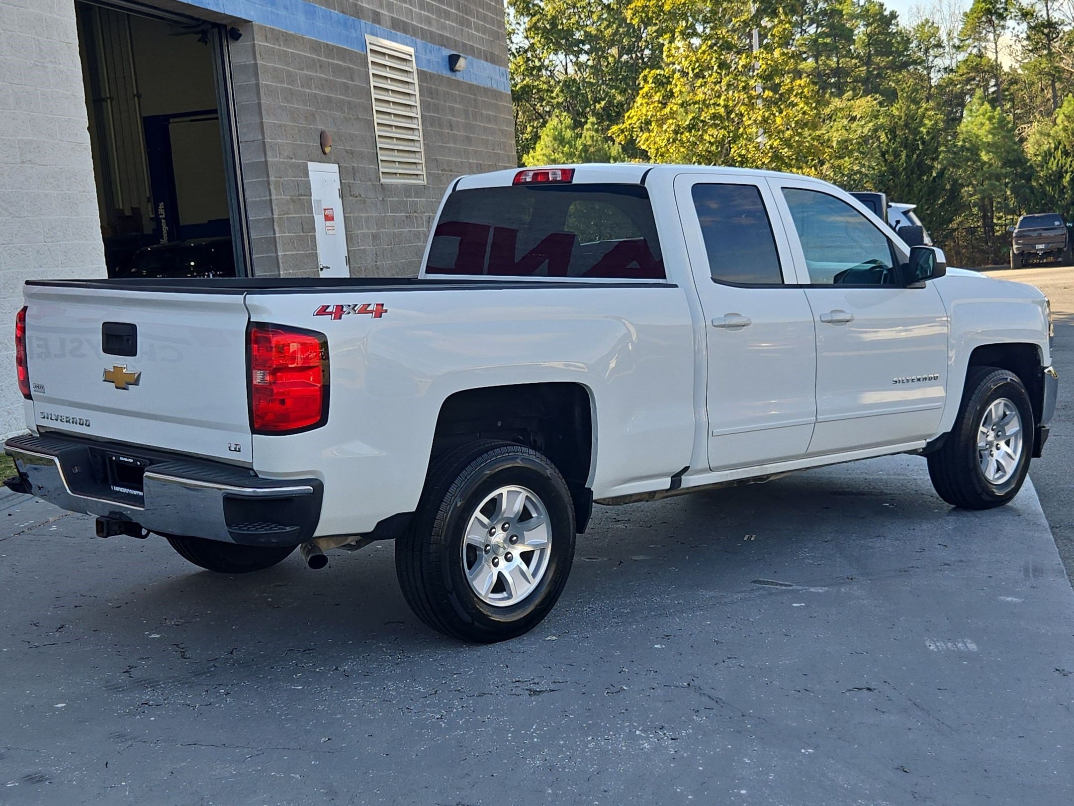 Used 2019 Chevrolet Silverado 1500 LT AWD/4WD image 7