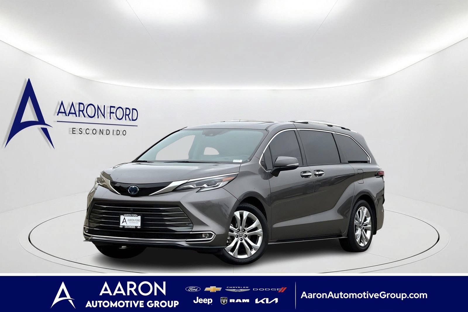 Used 2023 Toyota Sienna Platinum FWD image 1