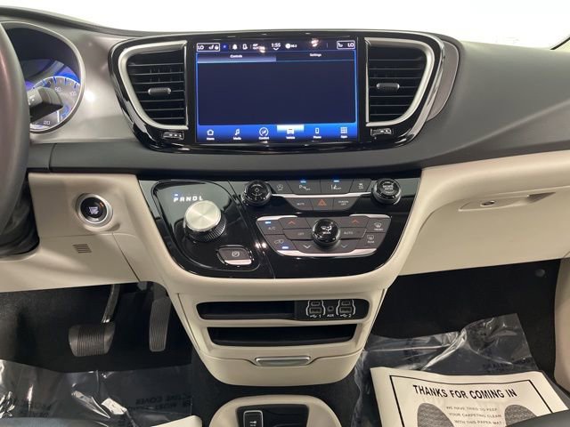 Used 2024 Chrysler Pacifica Touring-L FWD image 25