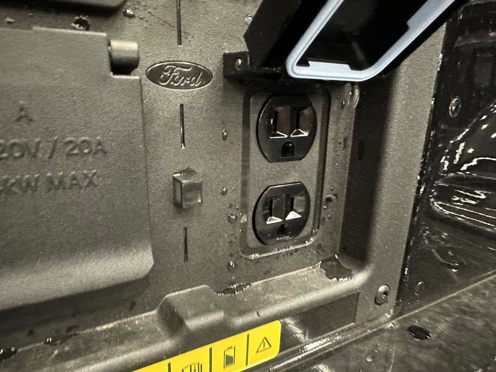 New 2023 Ford F150 Lightning Platinum AWD/4WD image 19