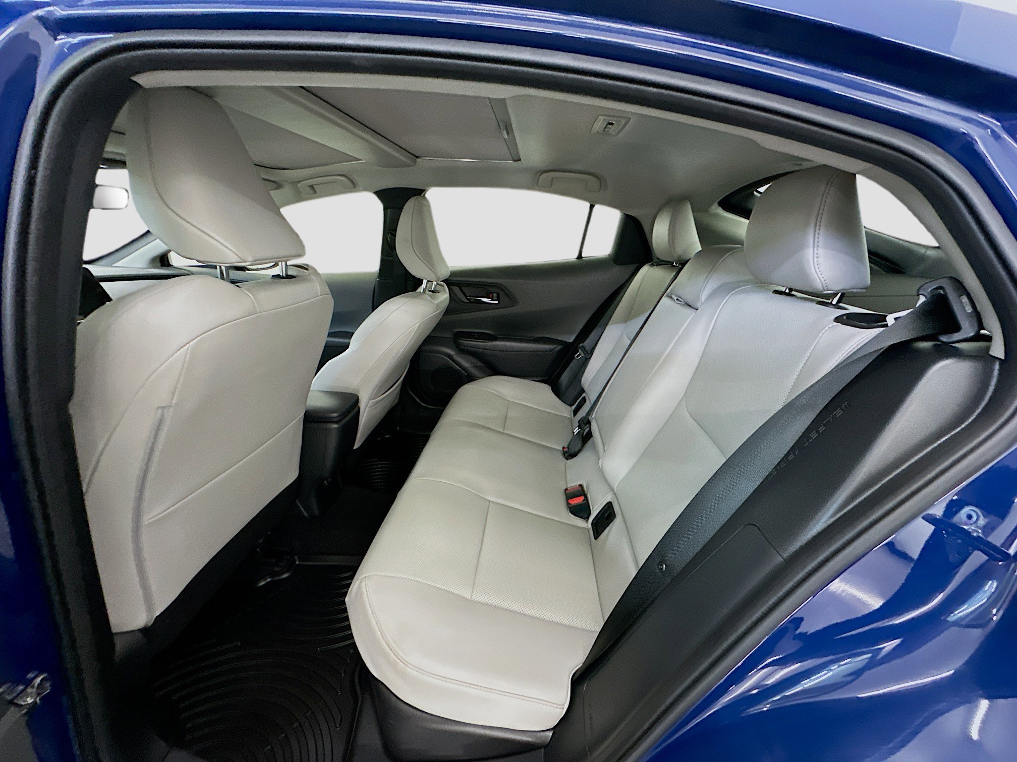 Used 2023 Toyota Prius XLE image 30
