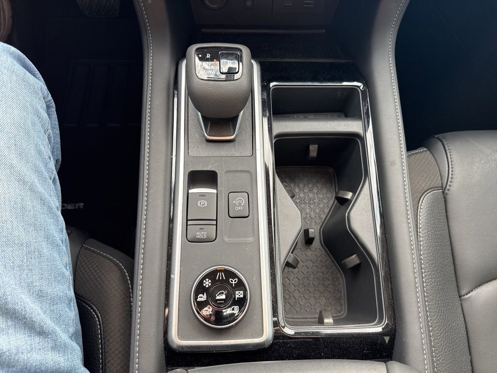 Used 2025 Nissan Pathfinder SL w/ Cargo Package image 35