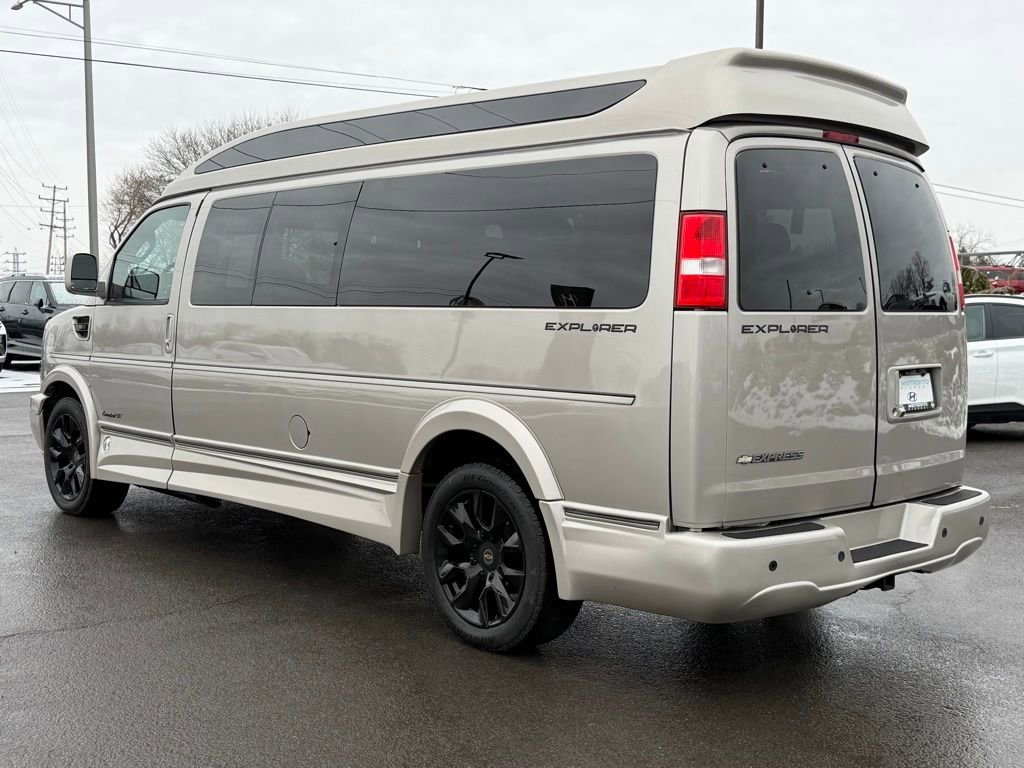 Used 2022 Chevrolet Express 2500 Extended w/ Enhanced Convenience Package RWD video 3