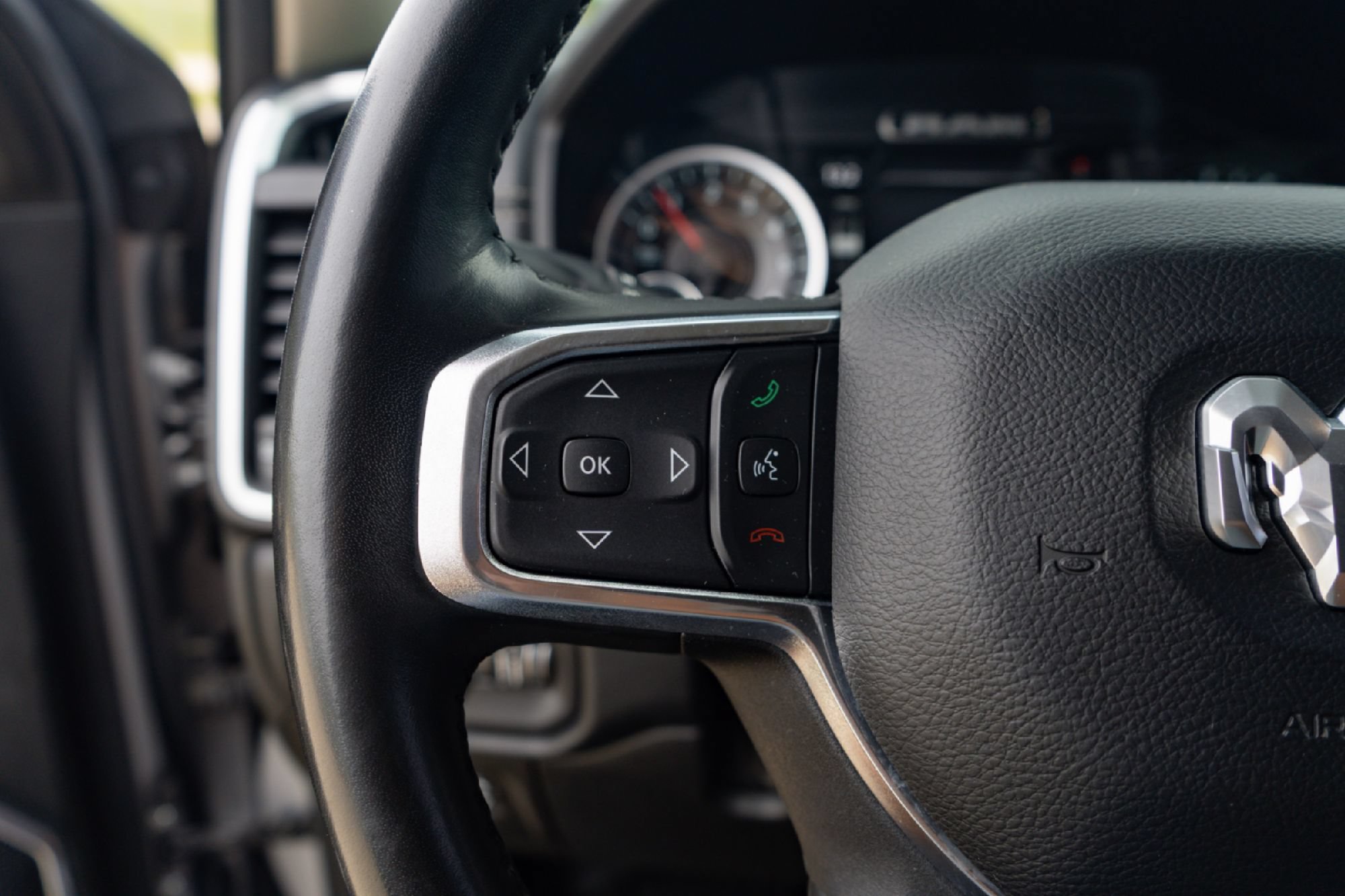 Used 2022 RAM 1500 Laramie AWD/4WD image 13
