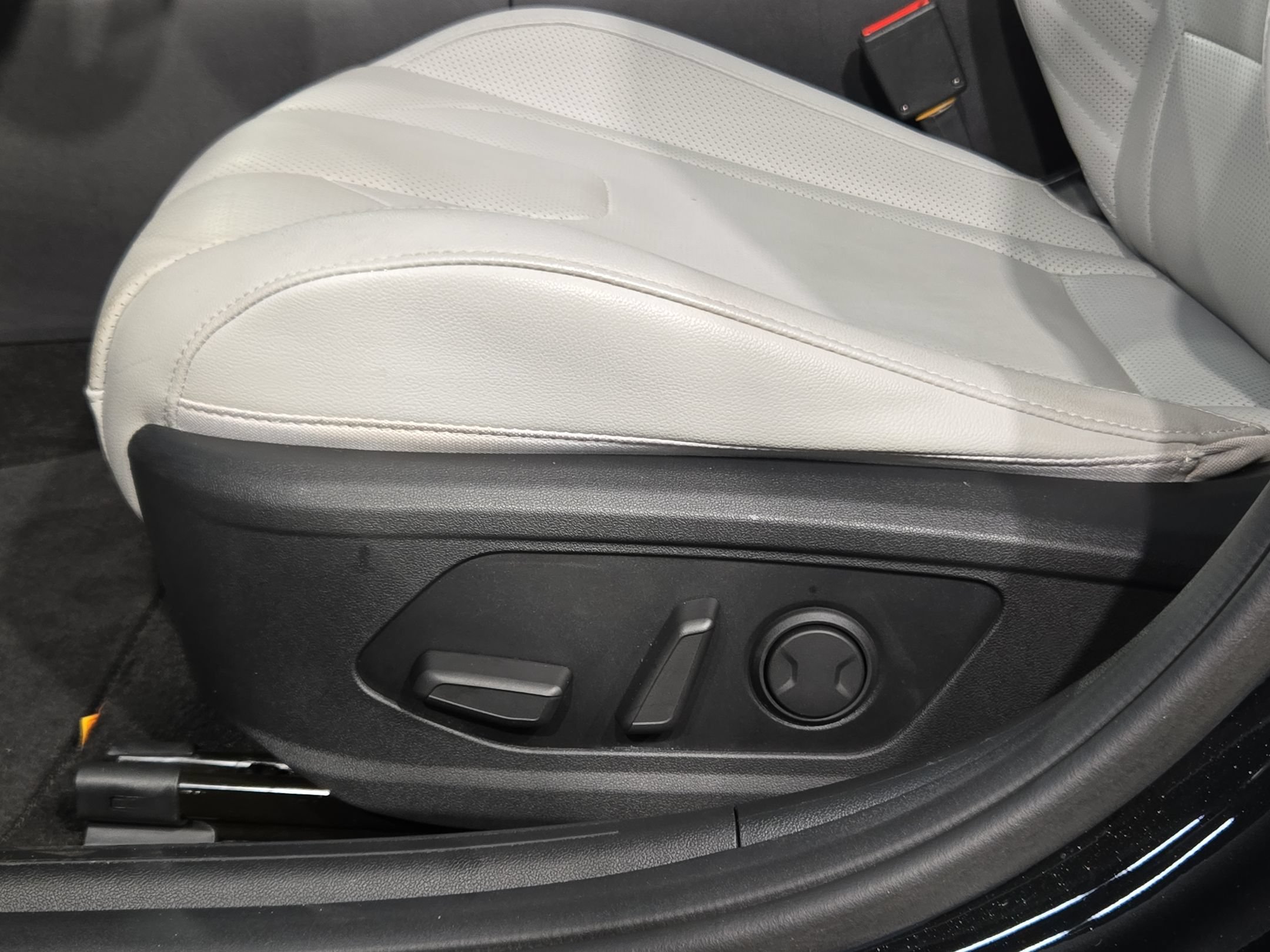 Used 2023 Hyundai Elantra Limited FWD image 23