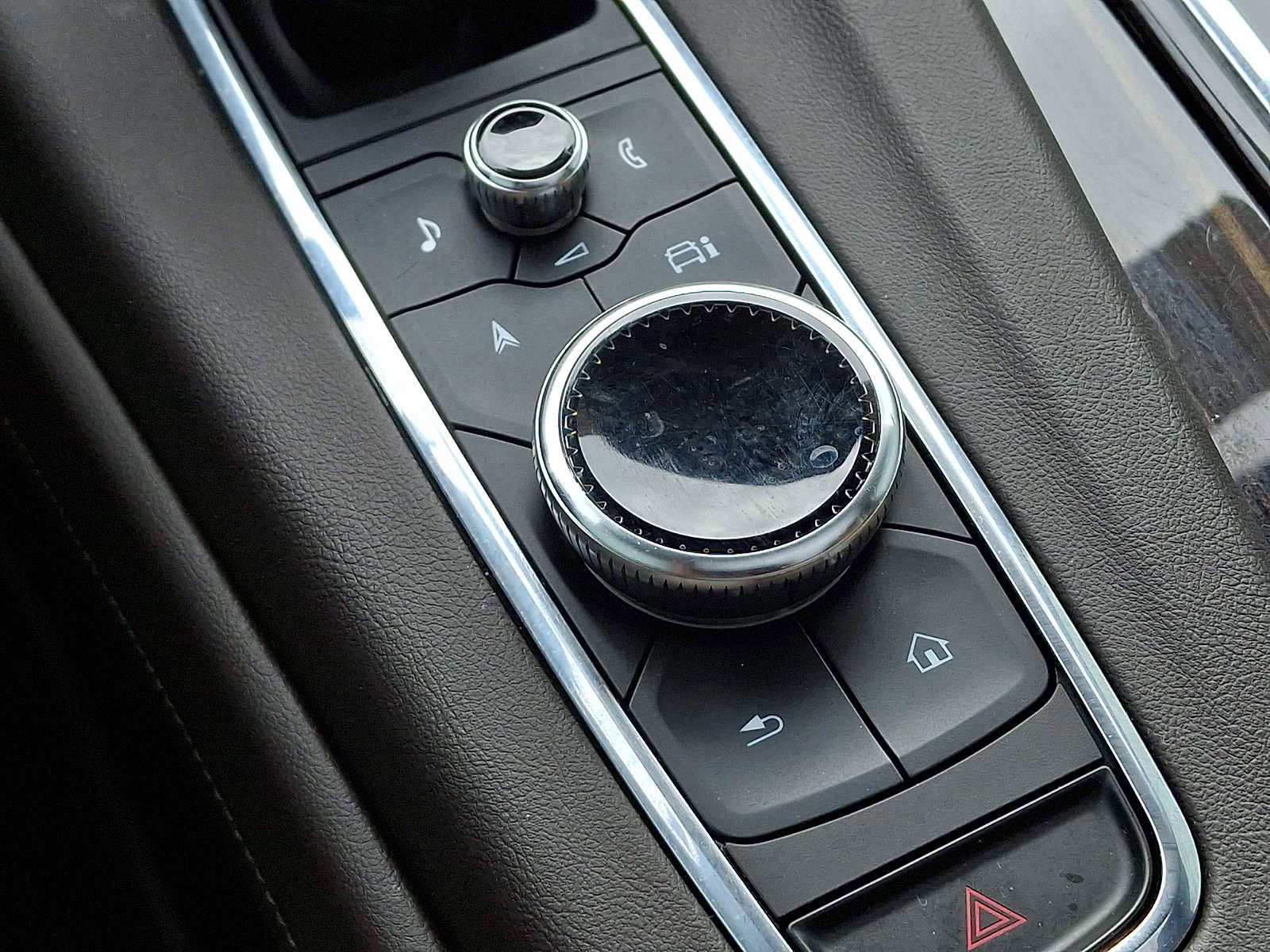 Certified 2023 Cadillac Escalade Premium Luxury image 33