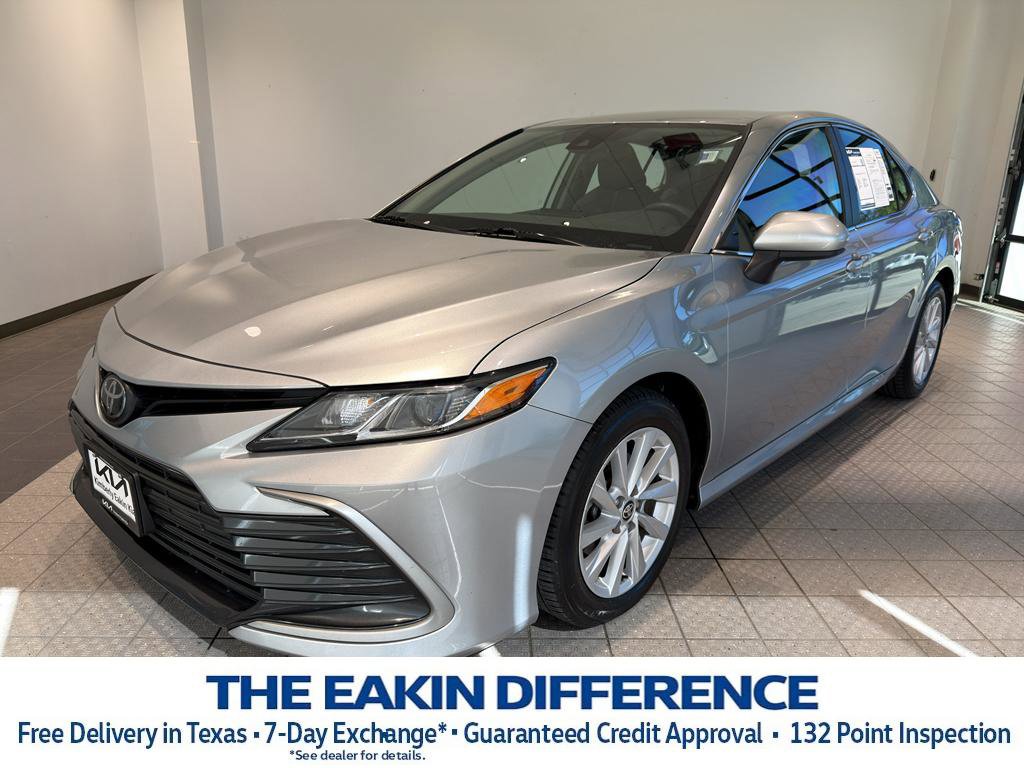 Used 2023 Toyota Camry LE image 1