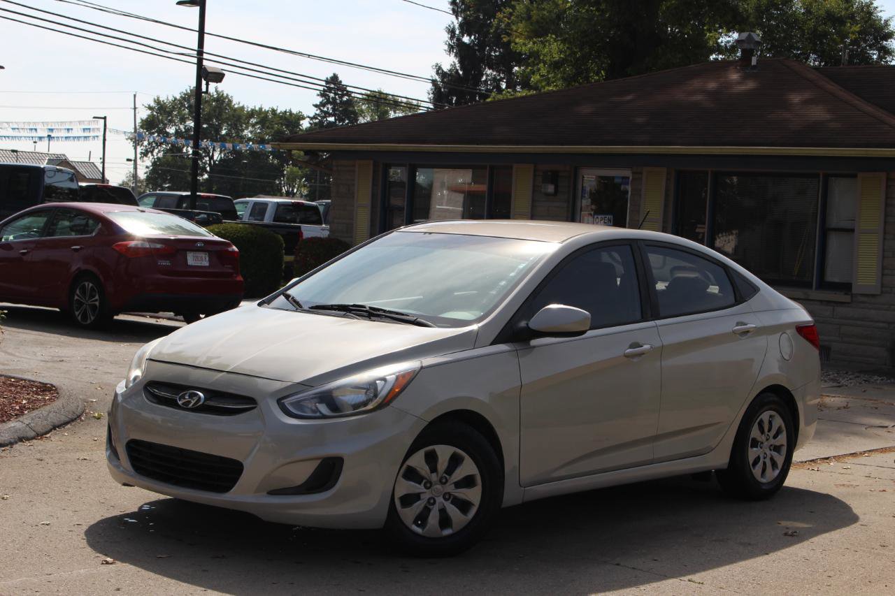 Used 2016 Hyundai Accent SE image 2