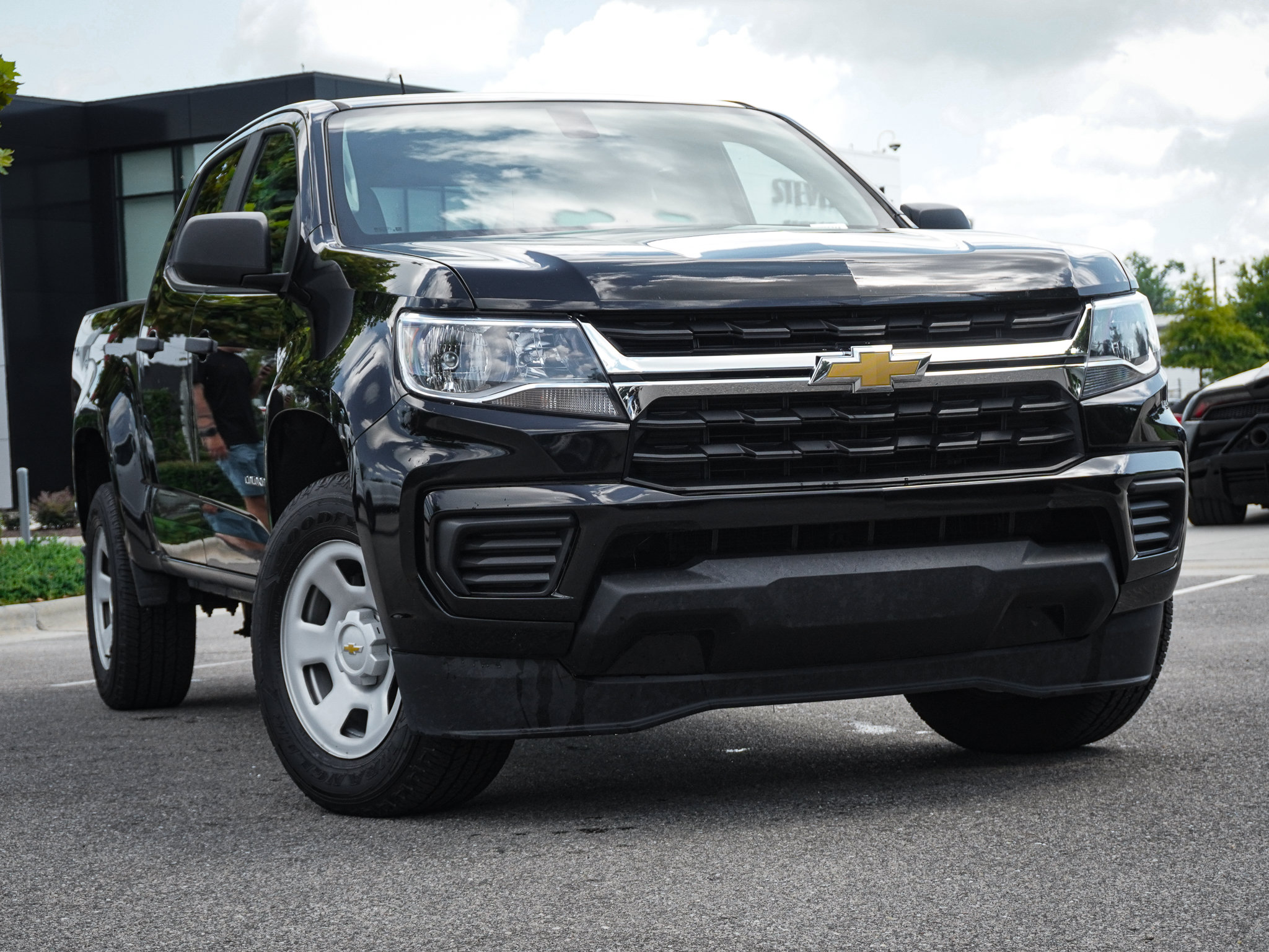 Used 2021 Chevrolet Colorado W/T RWD image 3