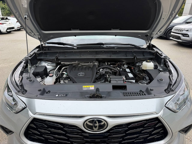 Used 2024 Toyota Highlander XLE AWD/4WD image 13