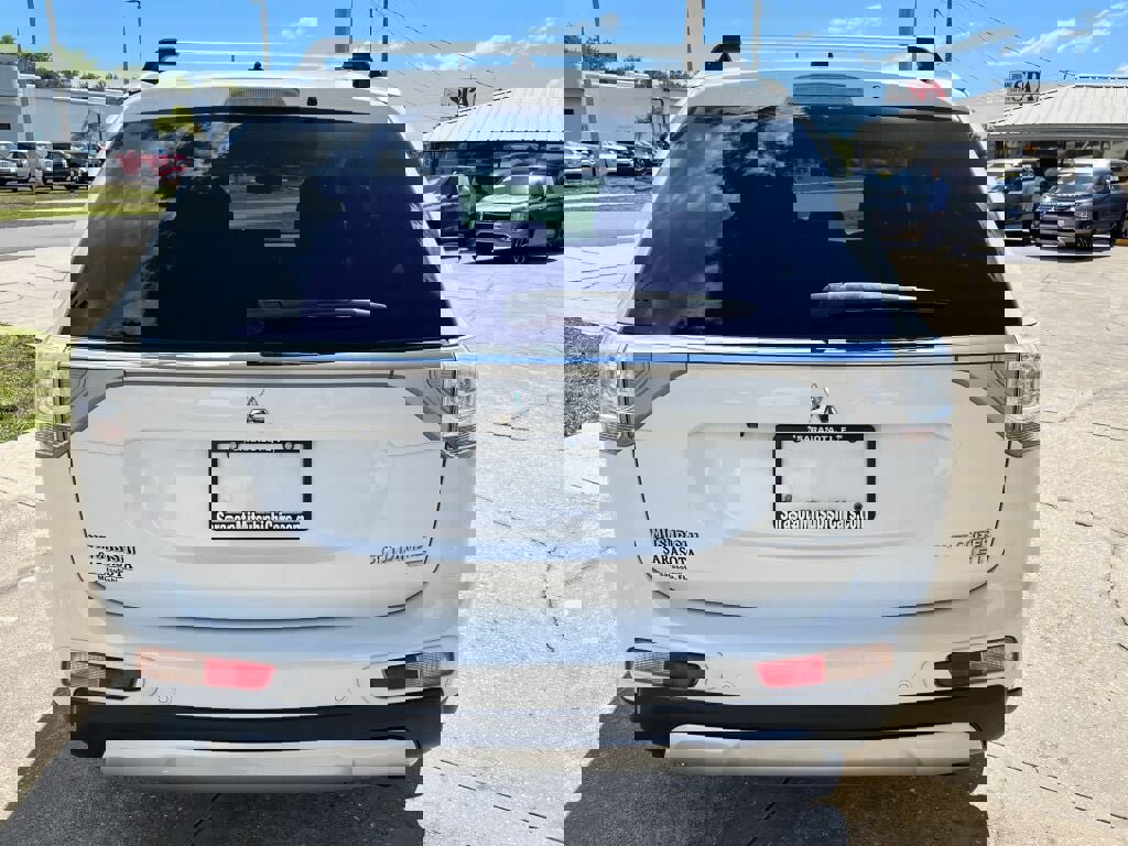 Used 2015 Mitsubishi Outlander GT image 4