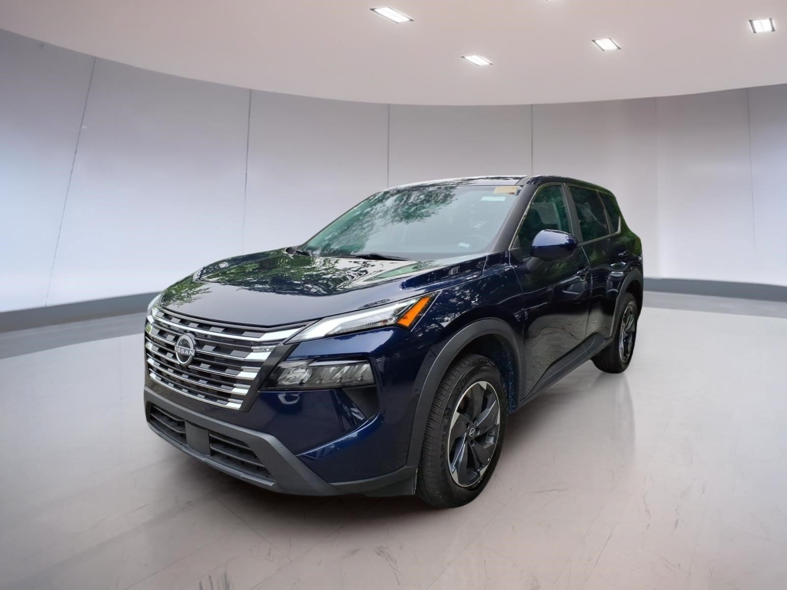 Used 2024 Nissan Rogue SV AWD/4WD image 2
