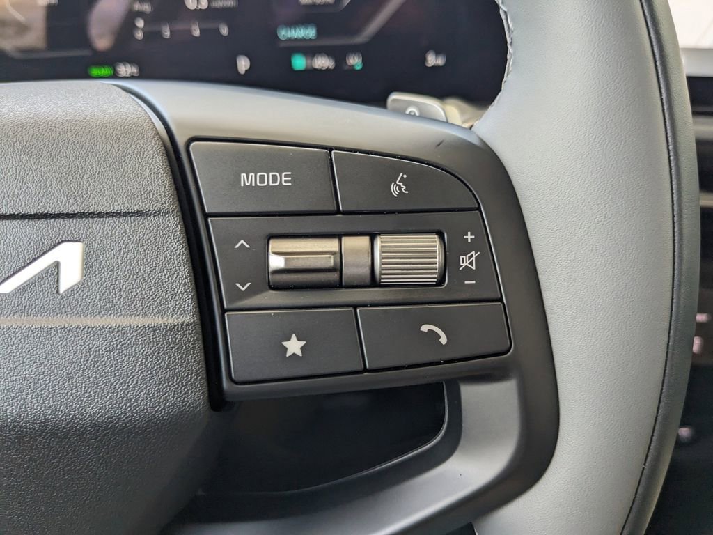New 2025 Kia EV6 Light w/ Light LR Technology Package RWD image 32