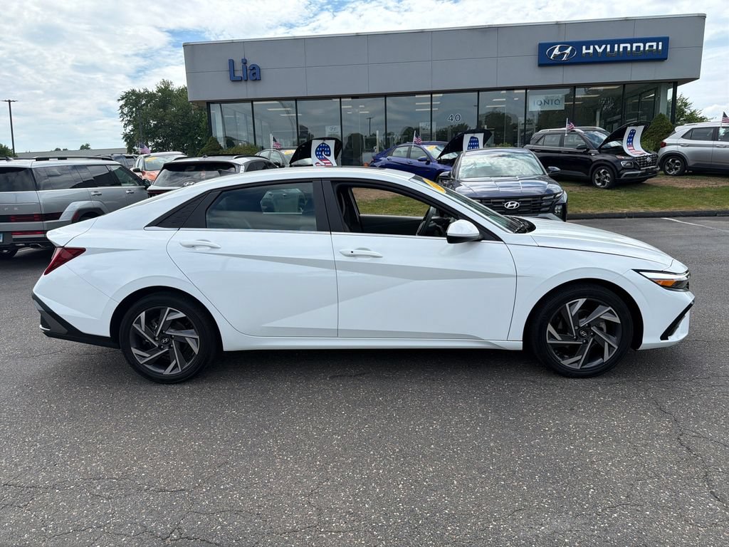 Certified 2024 Hyundai Elantra SEL w/ Convenience Package FWD image 2
