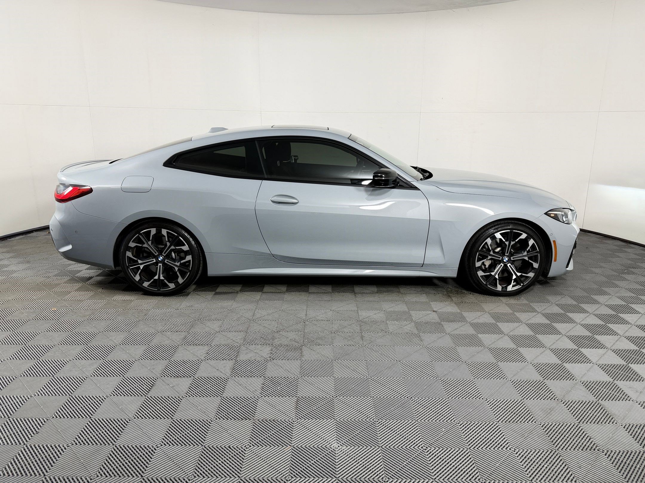 Certified 2025 BMW 430i Coupe w/ M Sport Package RWD image 8