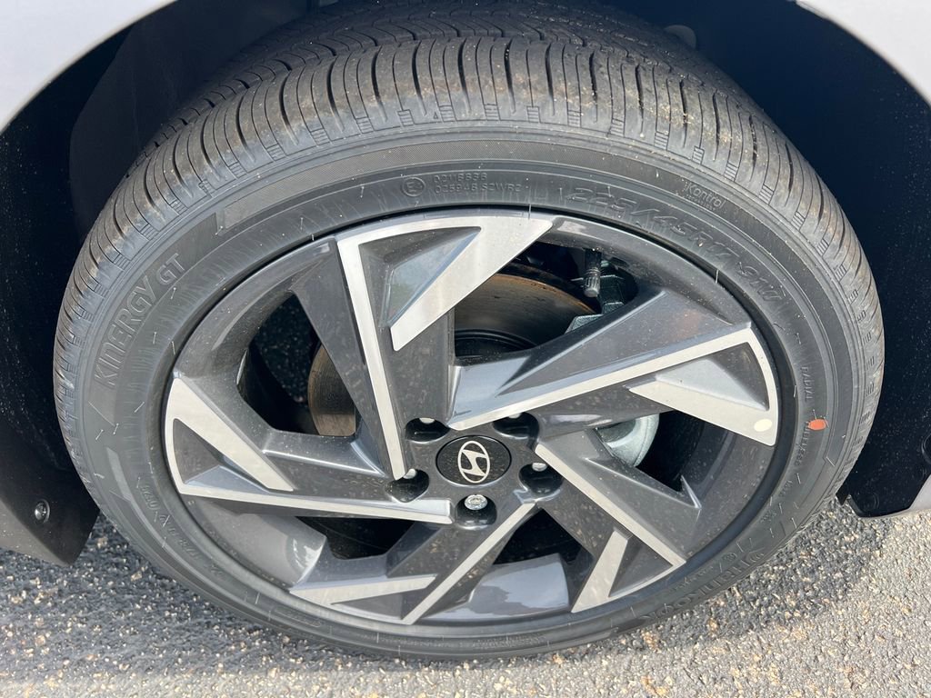 Certified 2025 Hyundai Elantra SEL image 12