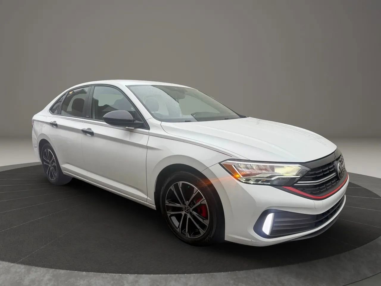 Used 2024 Volkswagen Jetta Sport image 3