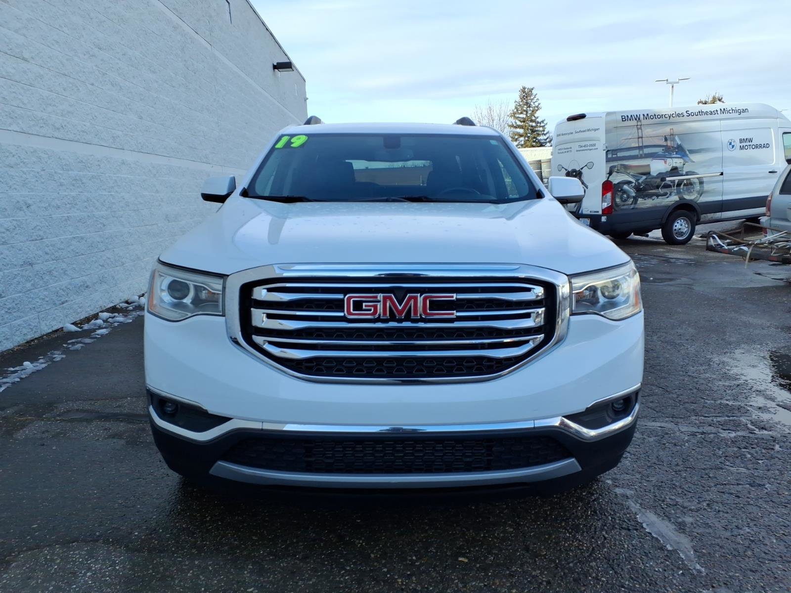 Used 2019 GMC Acadia SLT image 2
