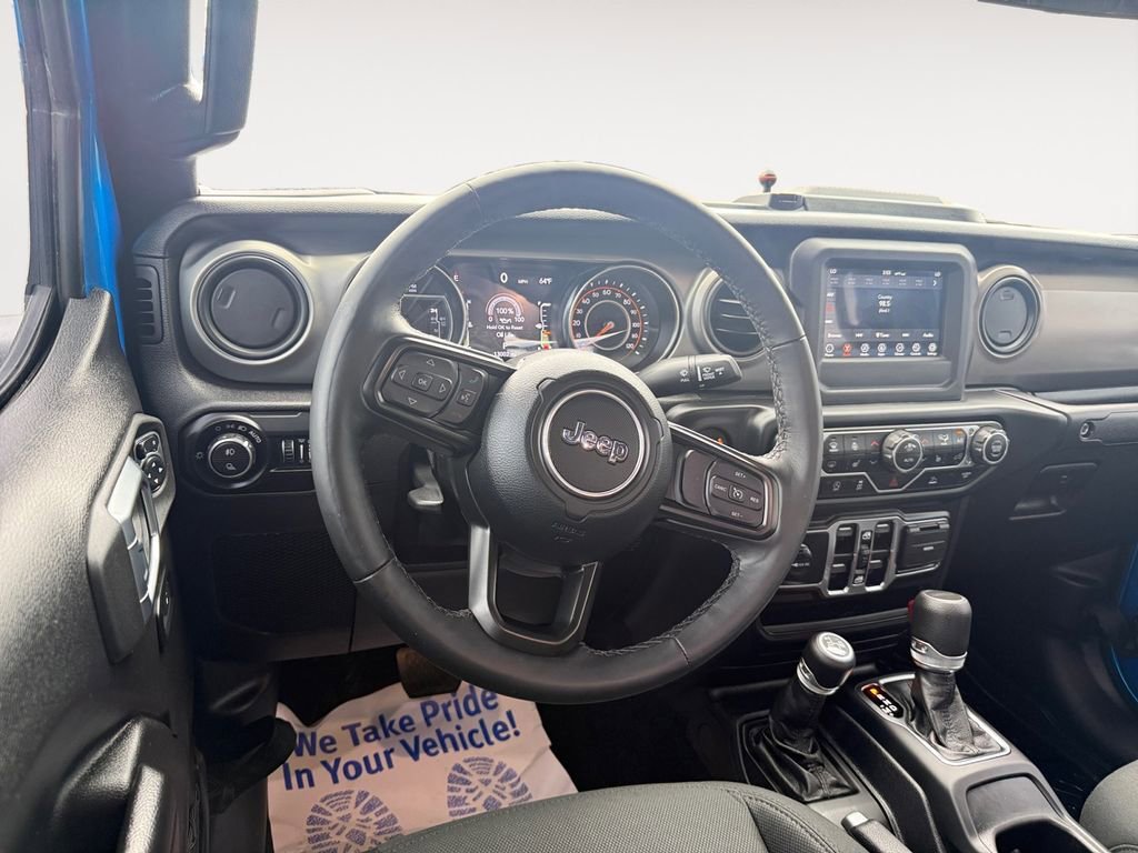 Used 2021 Jeep Gladiator Willys AWD/4WD image 12