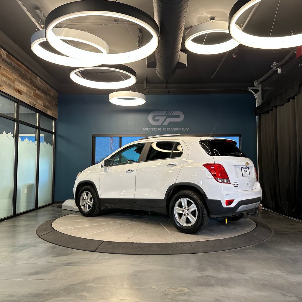 Used 2018 Chevrolet Trax LT w/ LT Convenience Package FWD image 5