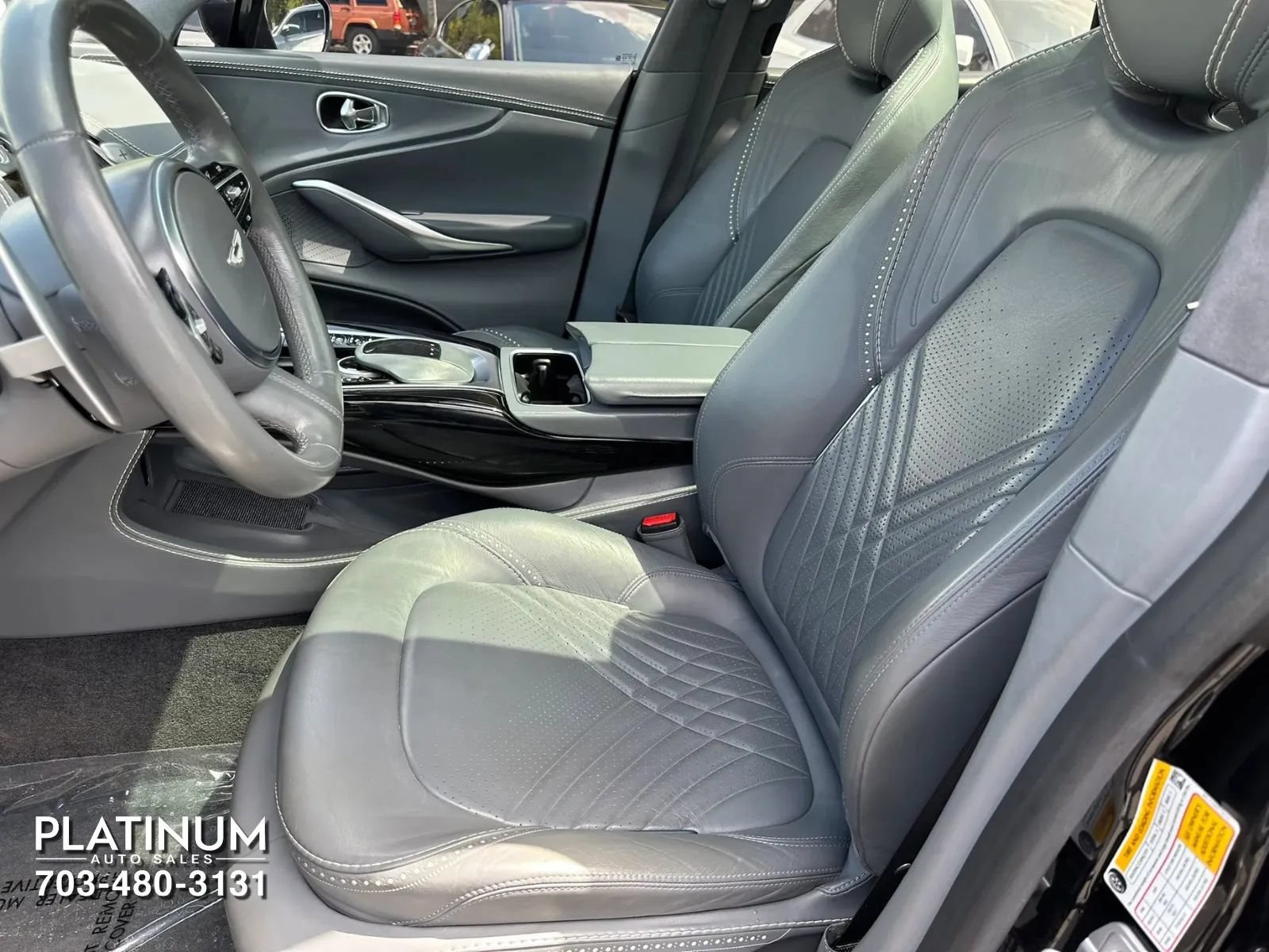 Used 2021 Aston Martin DBX AWD/4WD image 15