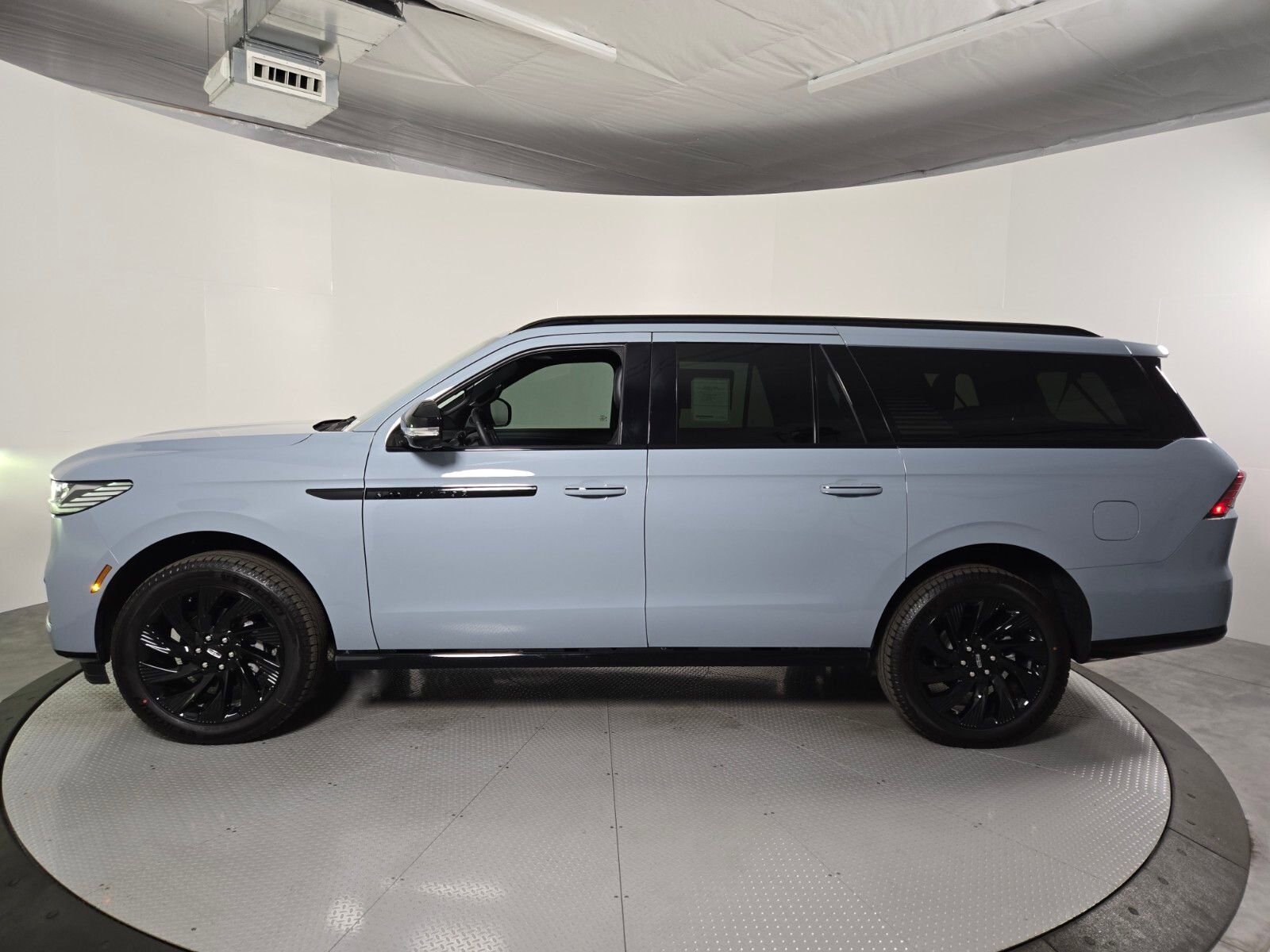New 2026 Lincoln Navigator L Reserve w/ Jet Appearance Package AWD/4WD image 8