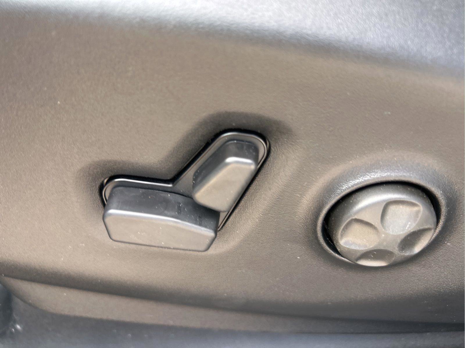 New 2026 Chrysler Voyager LX image 23