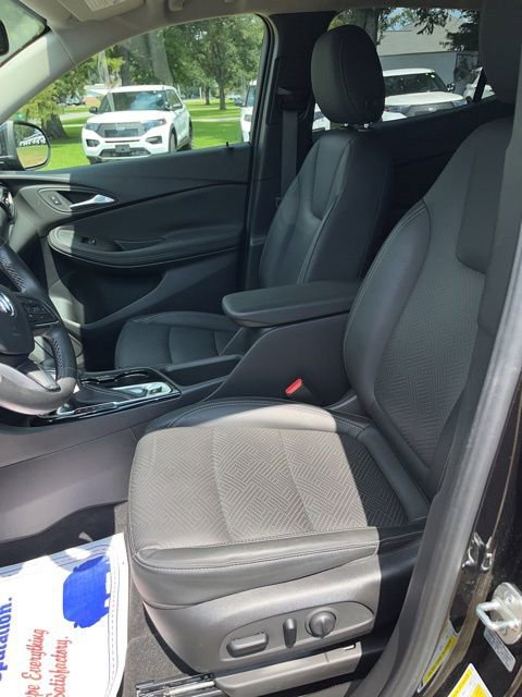 Used 2022 Buick Encore GX Essence image 13