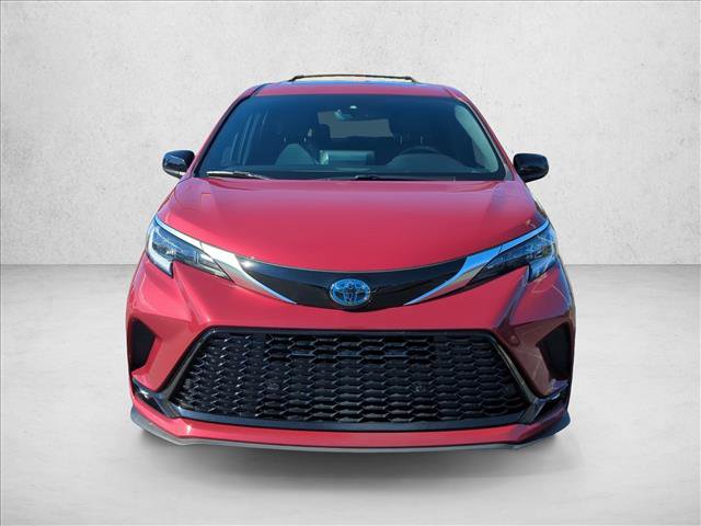 Used 2024 Toyota Sienna XSE FWD image 2