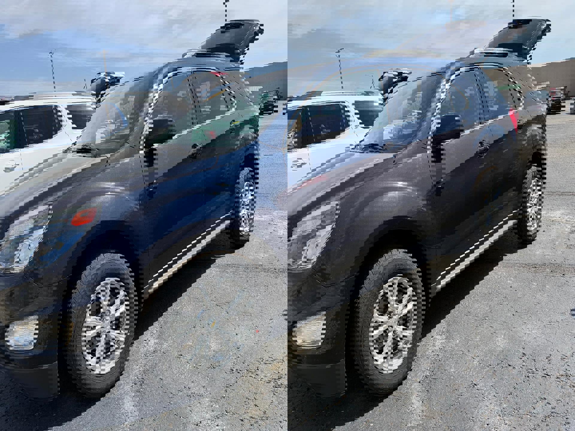 Used 2017 Chevrolet Equinox LT w/ Convenience Package image 2