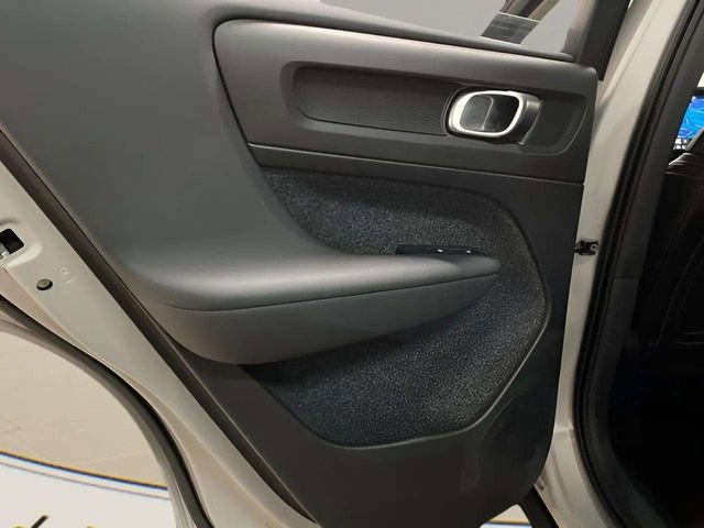 Used 2025 Volvo XC40 B5 Plus image 64