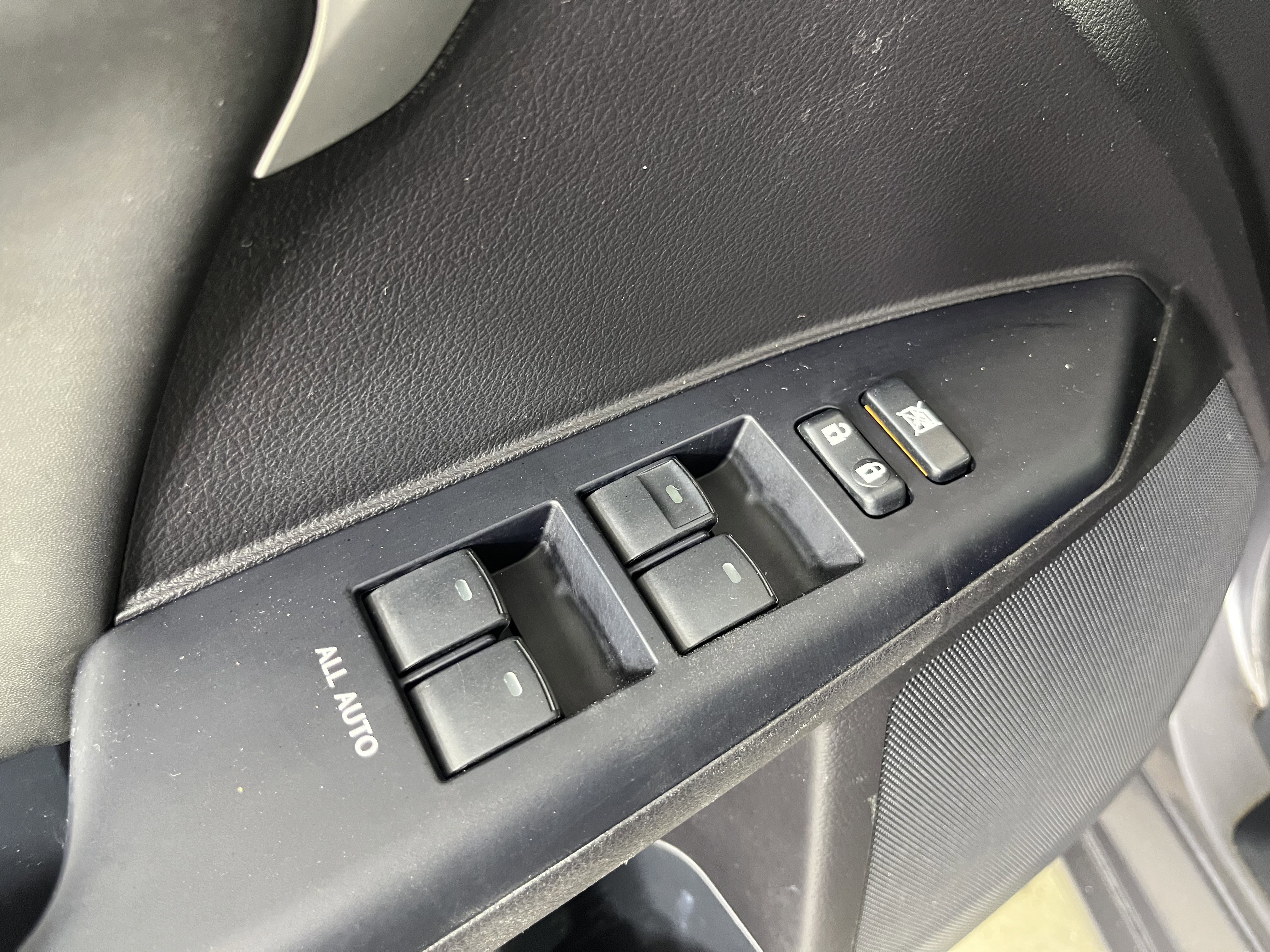 Used 2012 Lexus CT 200h Premium image 18