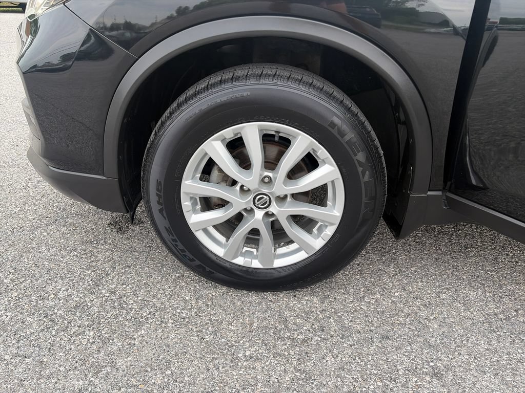 Used 2018 Nissan Rogue SV AWD/4WD image 26