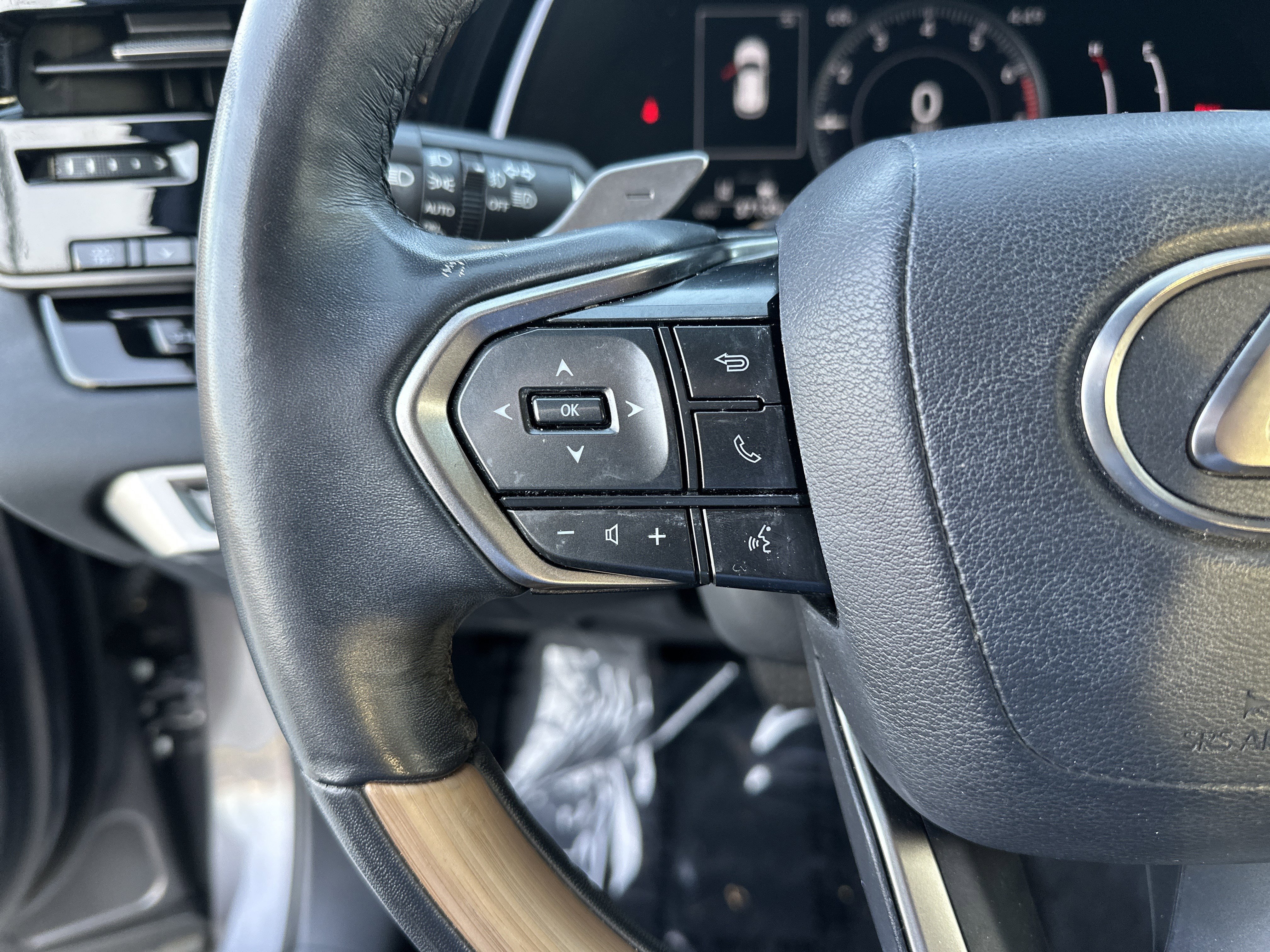 Used 2024 Lexus RX 350 Premium w/ Accessory Package (Z1) image 19