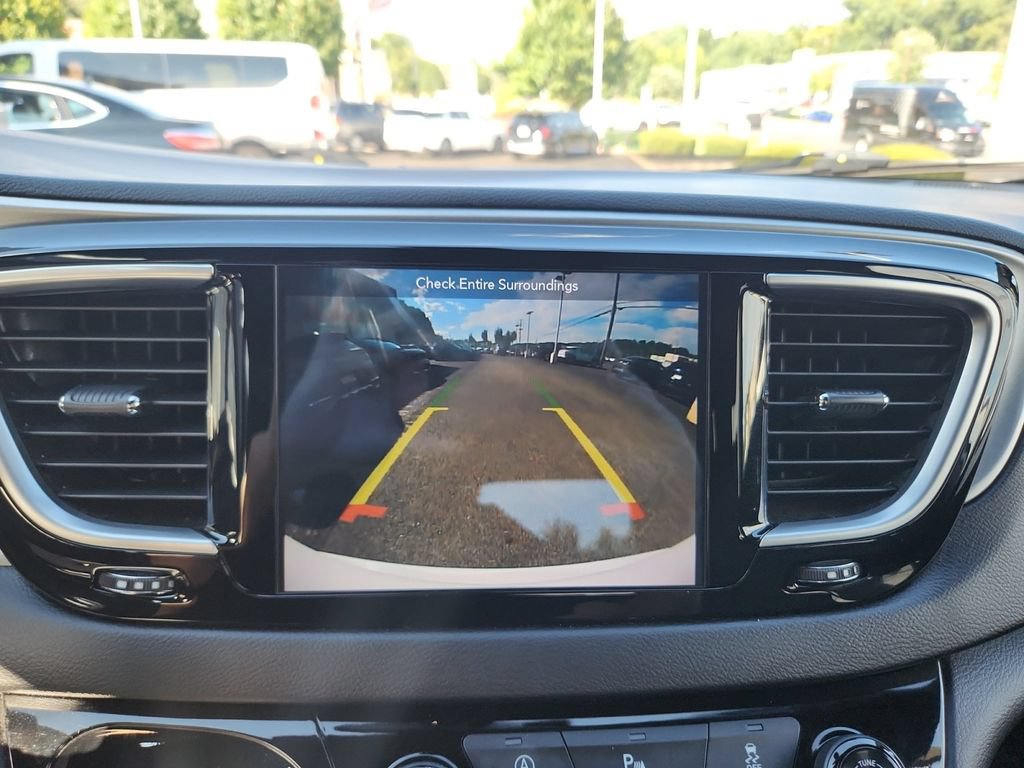 Used 2019 Chrysler Pacifica Touring-L Plus w/ S Appearance Package FWD image 23
