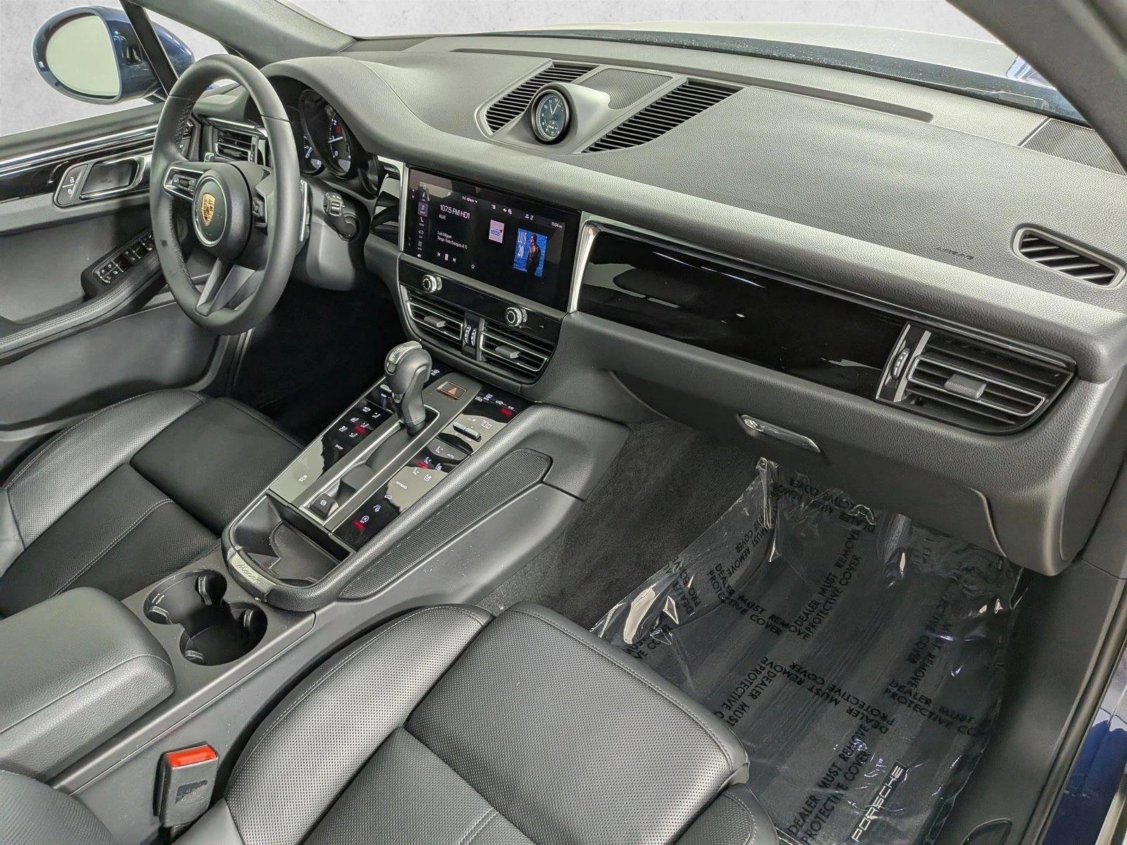 Certified 2025 Porsche Macan AWD/4WD image 24