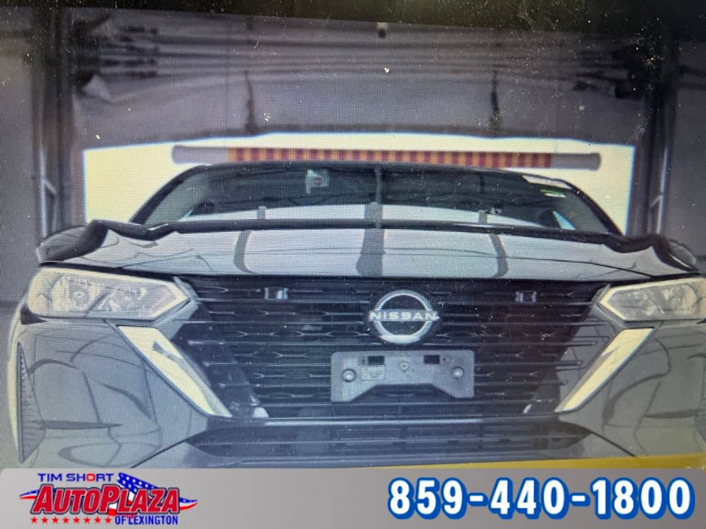 Used 2025 Nissan Sentra SV FWD image 3