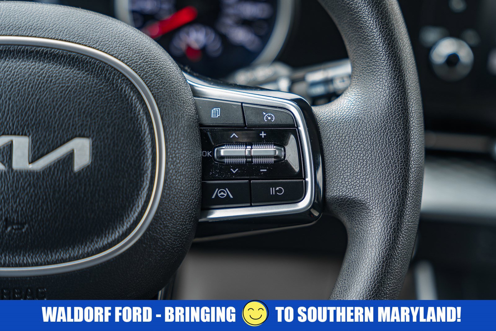 Used 2023 Kia Carnival LX image 26