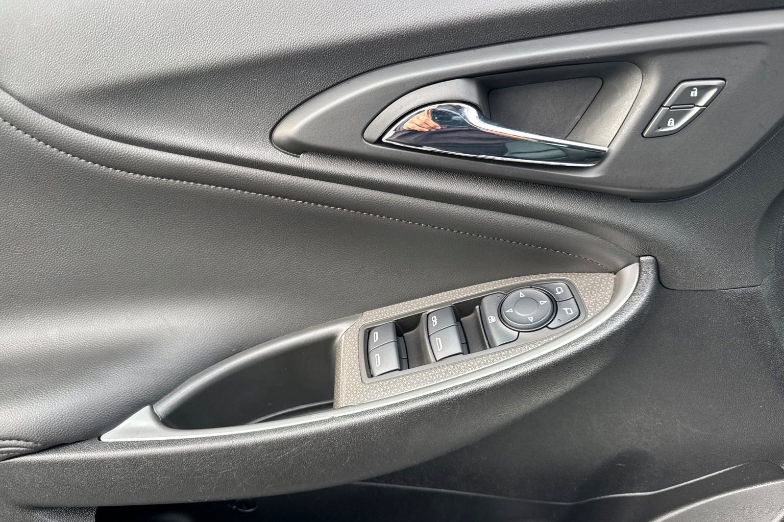 Certified 2022 Chevrolet Malibu LT w/ Leather Package image 10