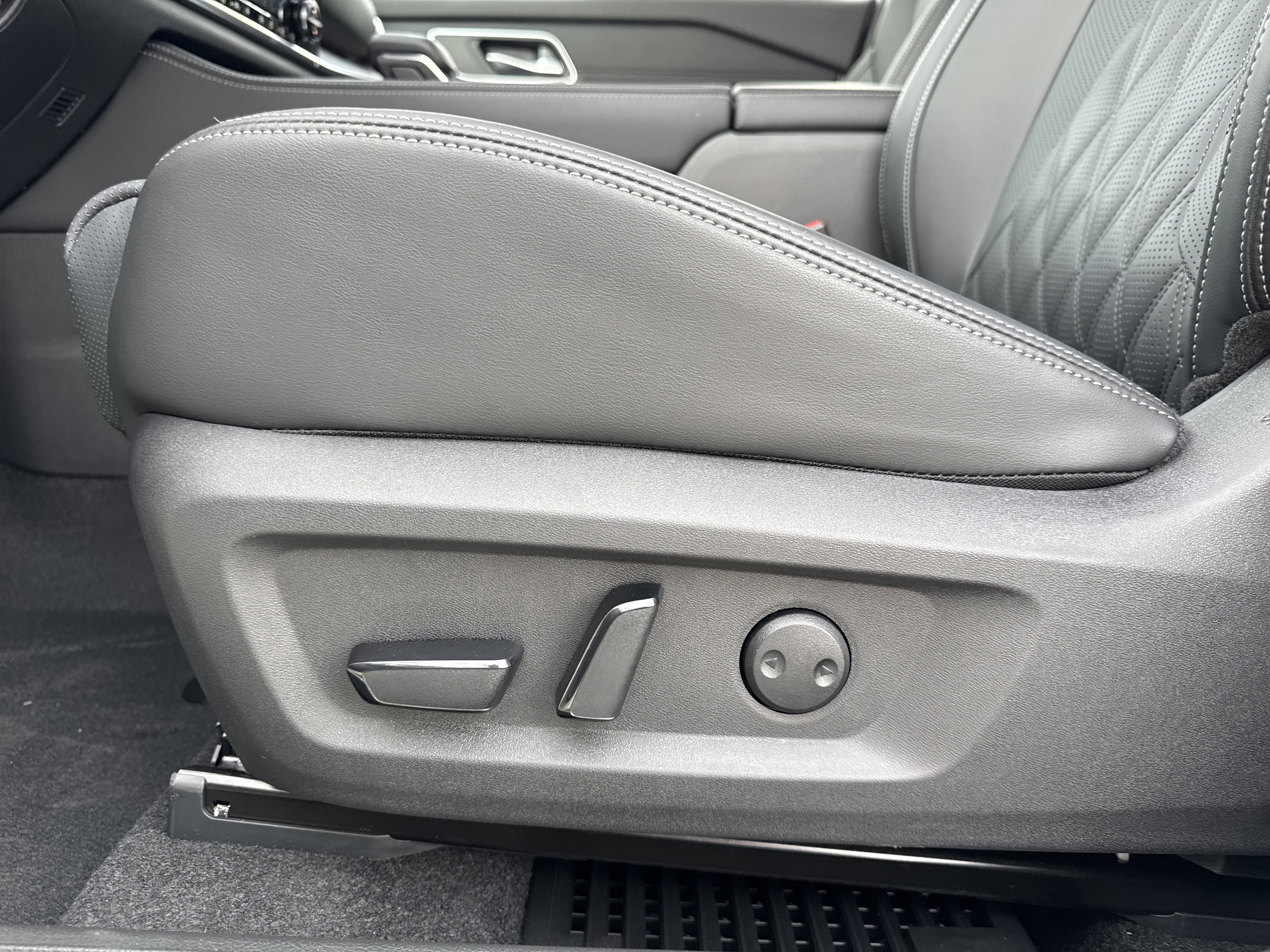 New 2026 Nissan Rogue Platinum AWD/4WD image 11