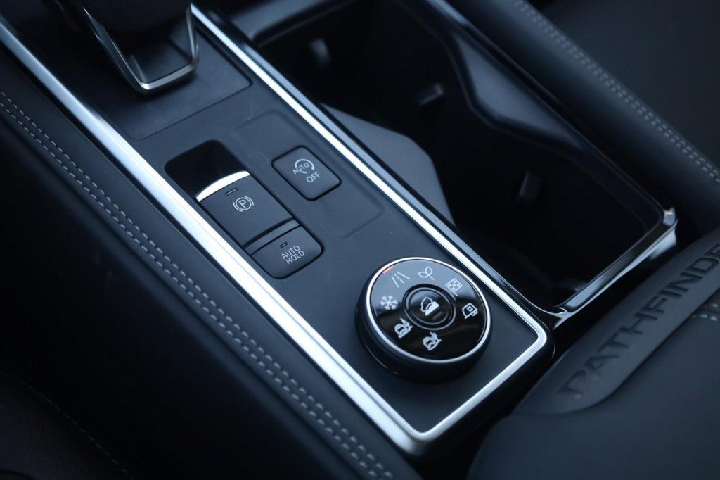 New 2026 Nissan Pathfinder Platinum AWD/4WD image 18