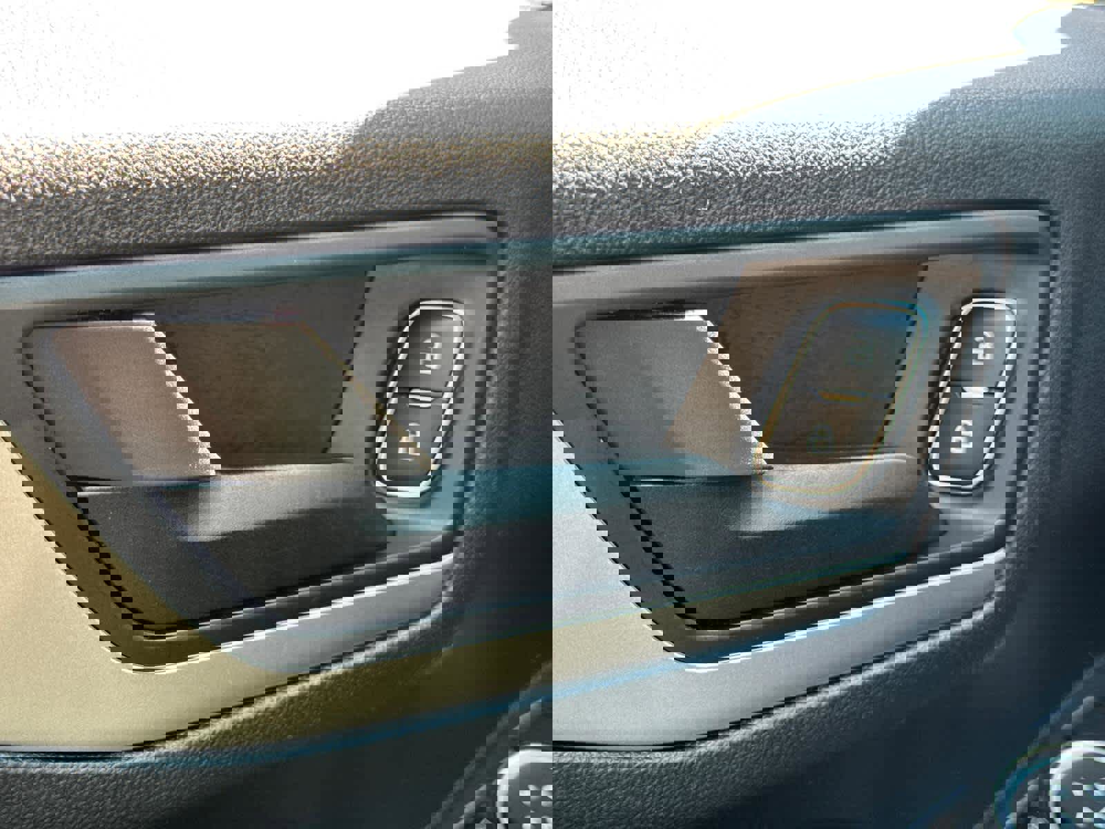 Used 2022 Ford Escape SE image 25