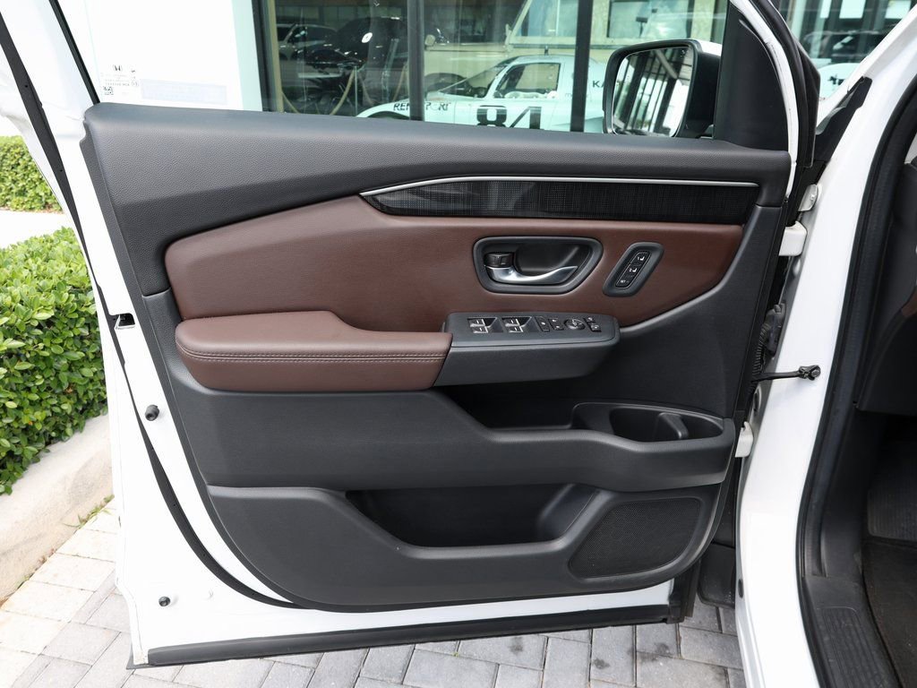 Used 2023 Honda Pilot Elite image 11