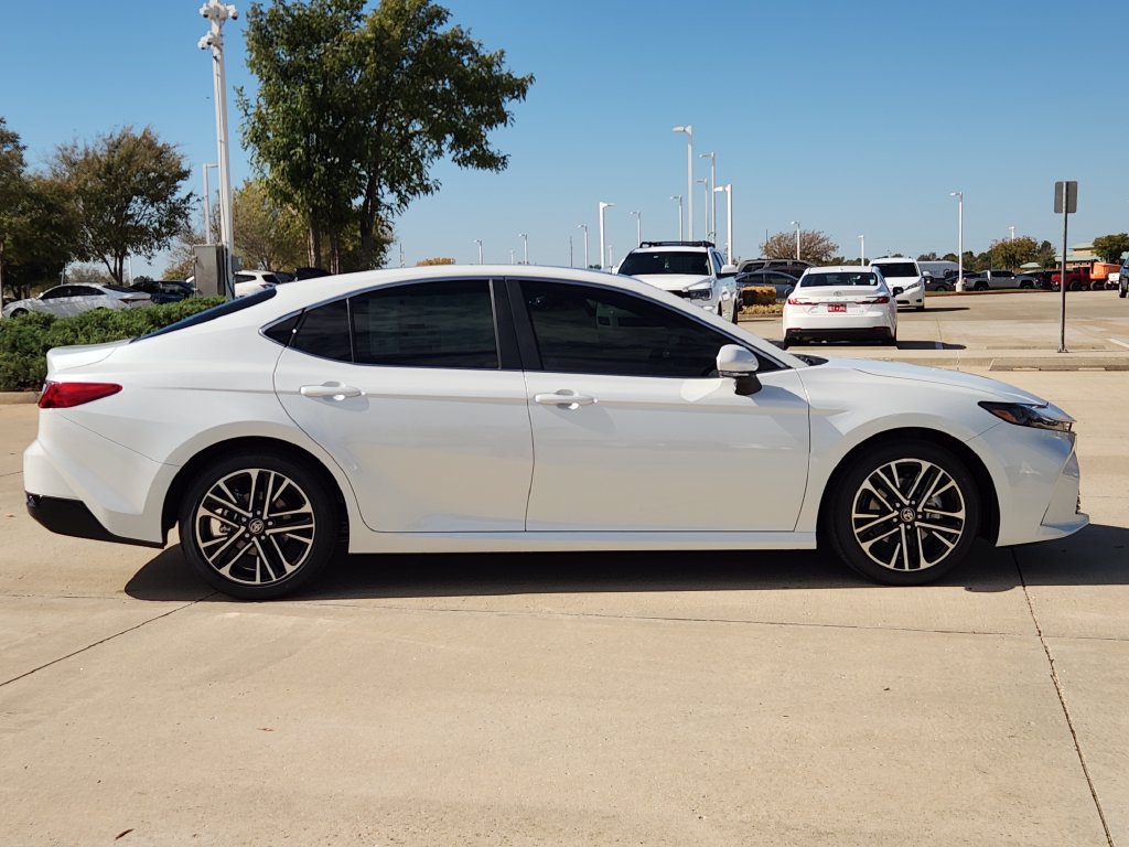New 2026 Toyota Camry Hybrid FWD image 4
